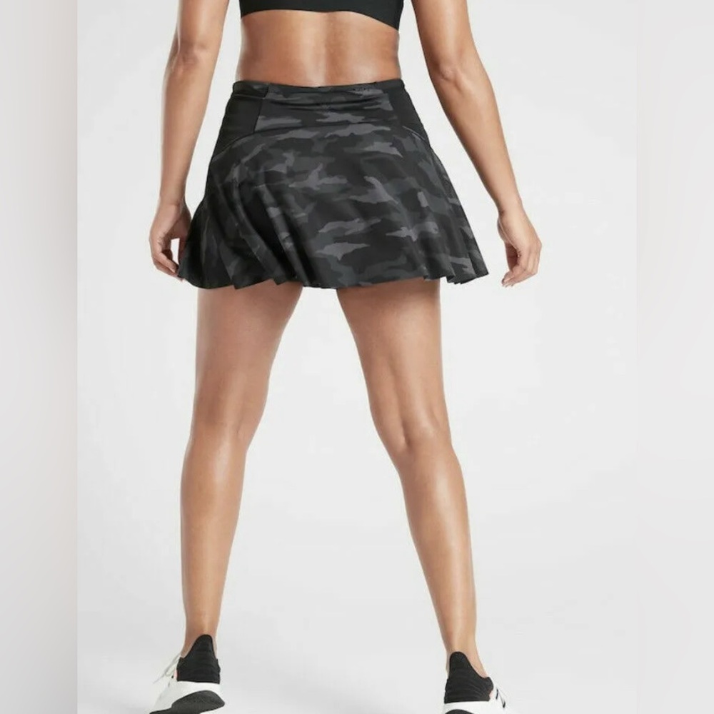 NWOT Athleta Match Point Skort Size M- 13.5” Supersonic